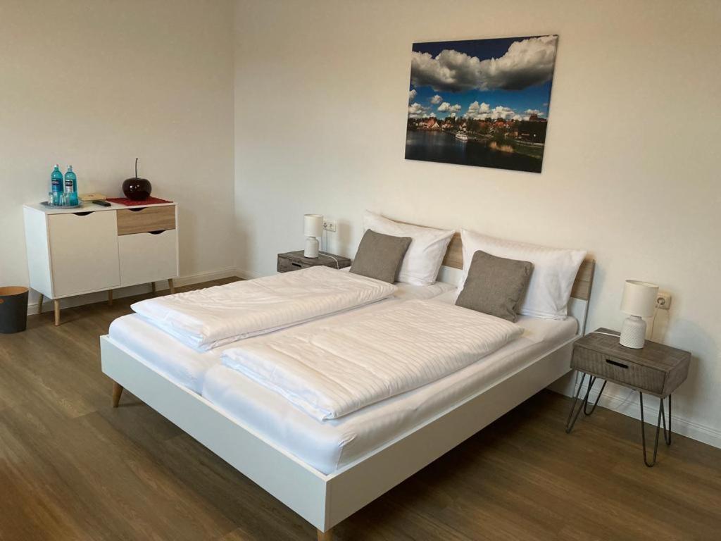 Das Bilderbuchcafe - Ferien - Apartment No 3 - Markt 7 Havelberg Exteriör bild