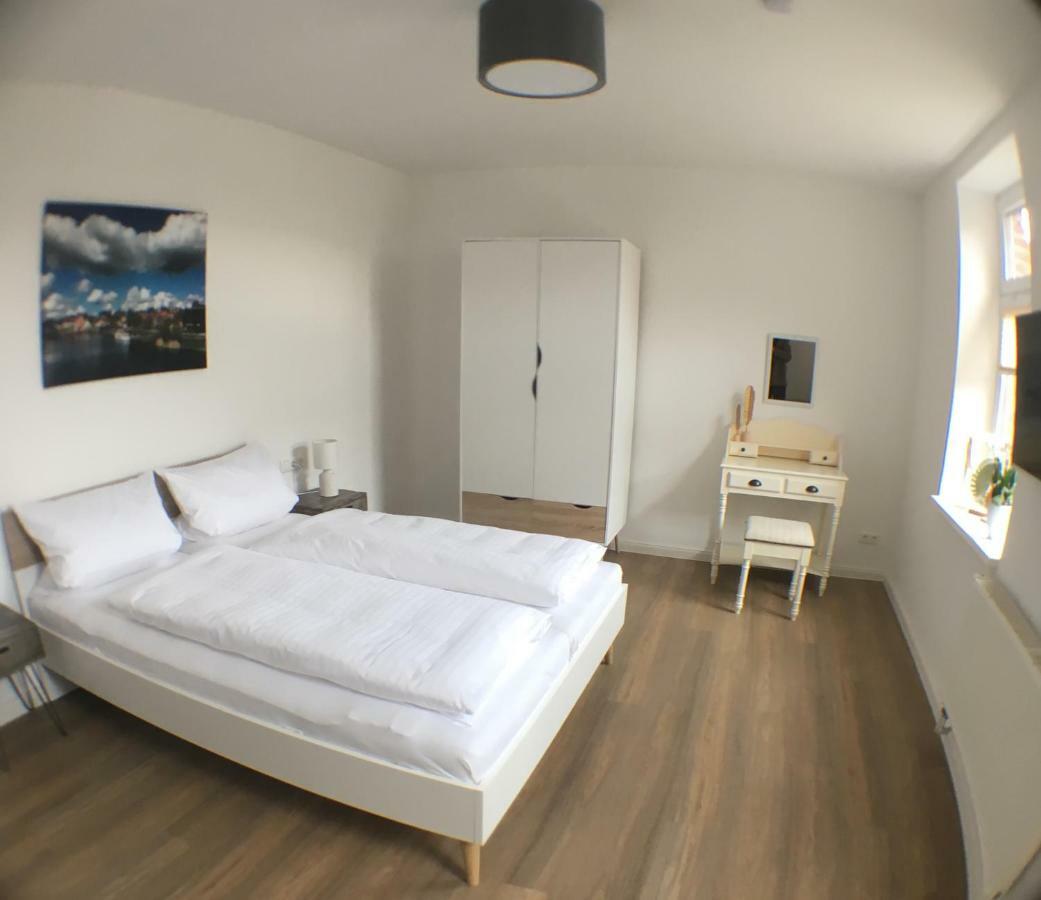 Das Bilderbuchcafe - Ferien - Apartment No 3 - Markt 7 Havelberg Exteriör bild